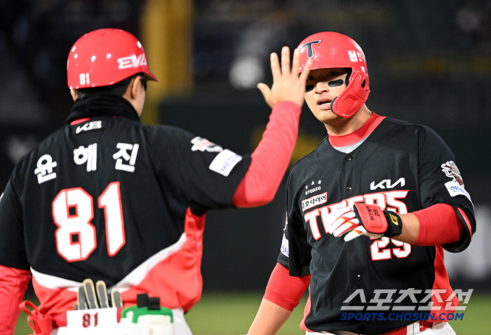 KIM DO YOUNG was surprised, too I think I realized it these days. Compliments...Hitting batting average of 0.344 → Noreun-daero final hit! 26-year-old crazy talent blooms 