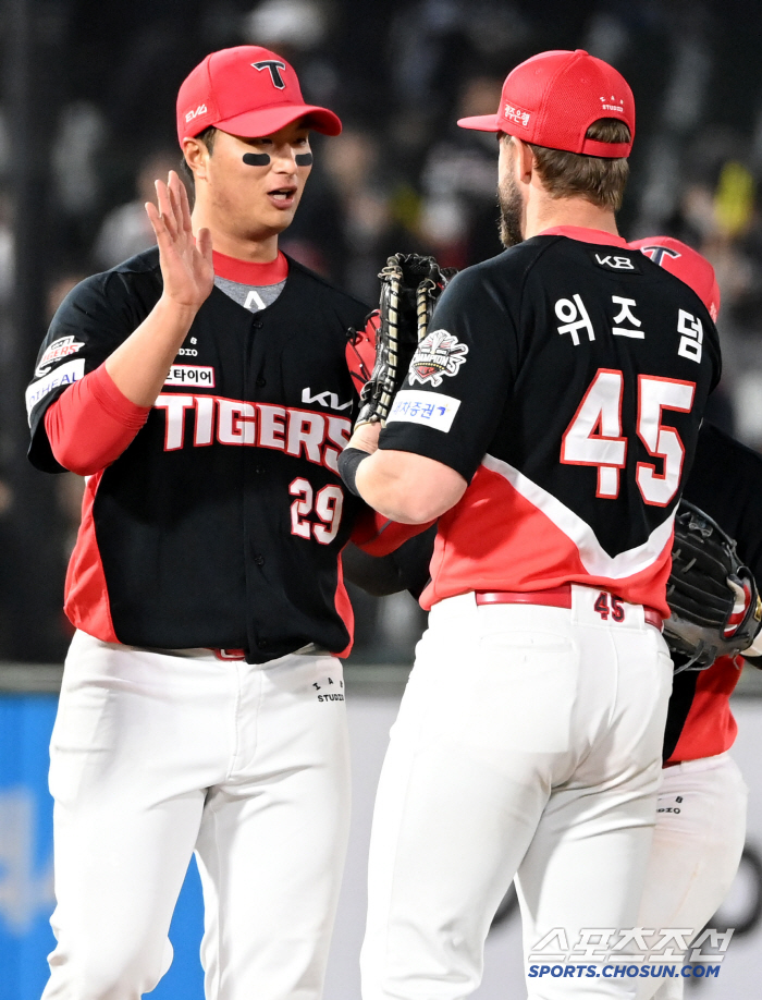 KIM DO YOUNG was surprised, too I think I realized it these days. Compliments...Hitting batting average of 0.344 → Noreun-daero final hit! 26-year-old crazy talent blooms 