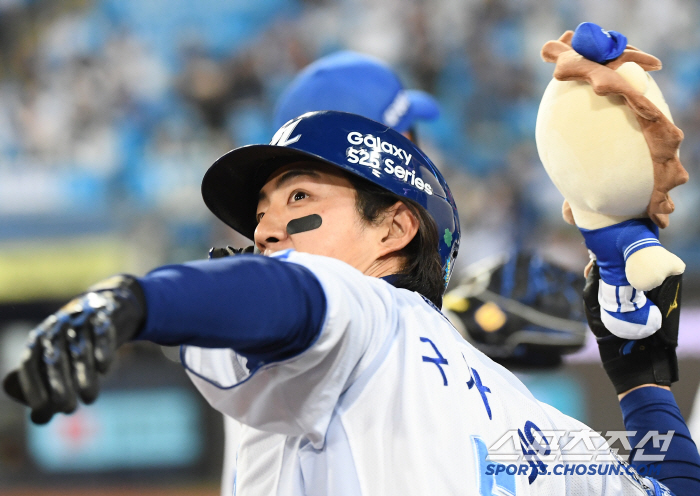 Oh my. Samsung, the No. 1 home run champion. I can't believe I hit all 19 of them in Lapak alone. I'm going to get Lapak phobia. 