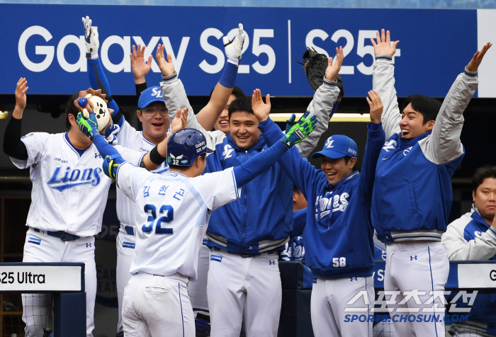 Oh my. Samsung, the No. 1 home run champion. I can't believe I hit all 19 of them in Lapak alone. I'm going to get Lapak phobia. 