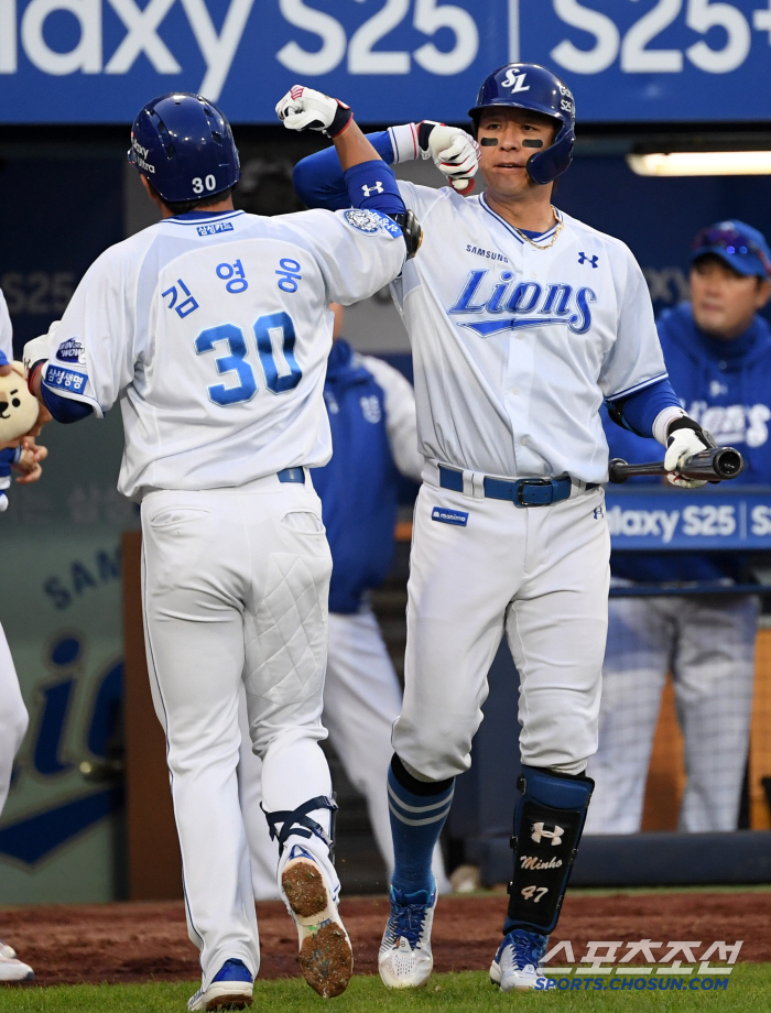 Oh my. Samsung, the No. 1 home run champion. I can't believe I hit all 19 of them in Lapak alone. I'm going to get Lapak phobia. 