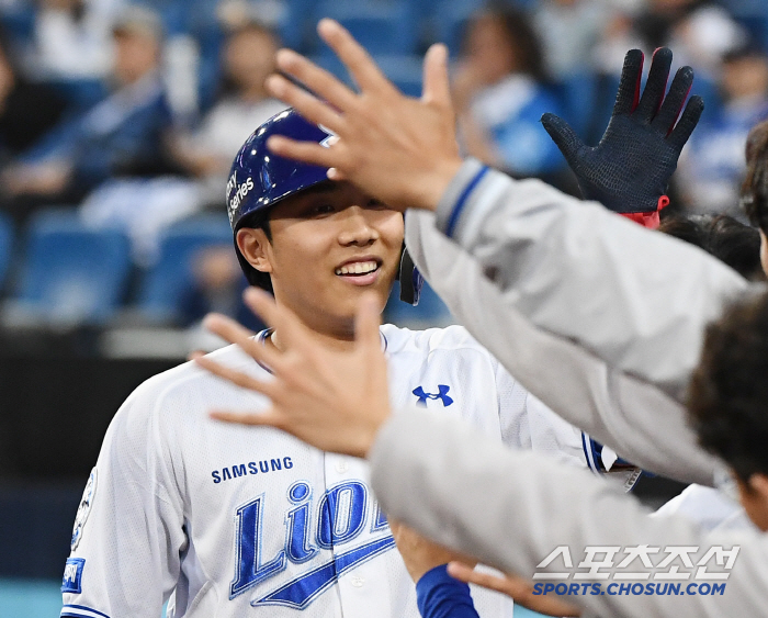 Oh my. Samsung, the No. 1 home run champion. I can't believe I hit all 19 of them in Lapak alone. I'm going to get Lapak phobia. 