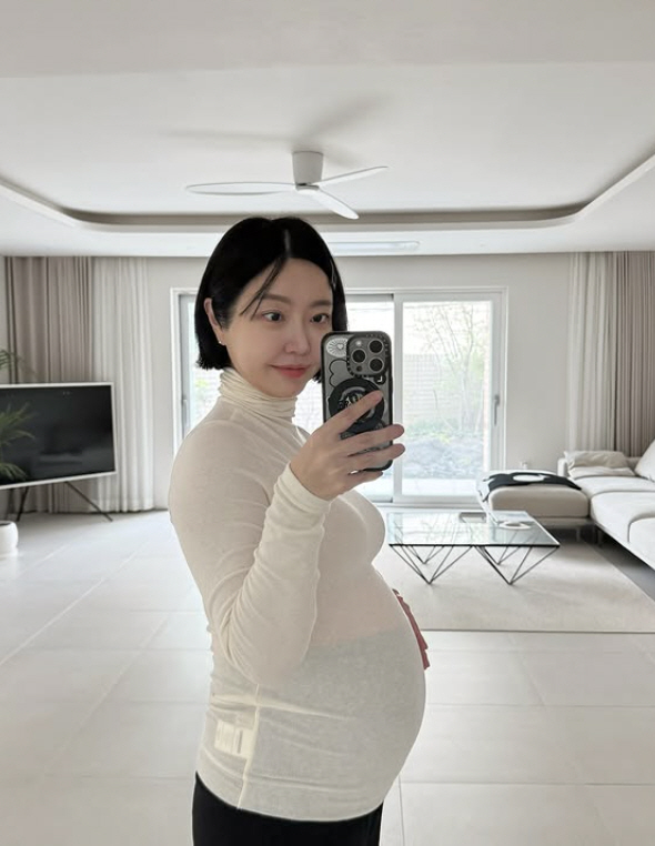 Twin Pregnant Lady Jane, breathtakingly huge D-line..You can't hide it even if you wear outerwear
