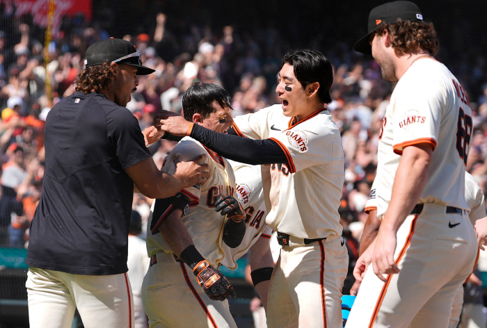 All-star selection → 5th place for hitting king and MVP, and if the media are scrambling to float Lee Jung-hoo, he is a national star