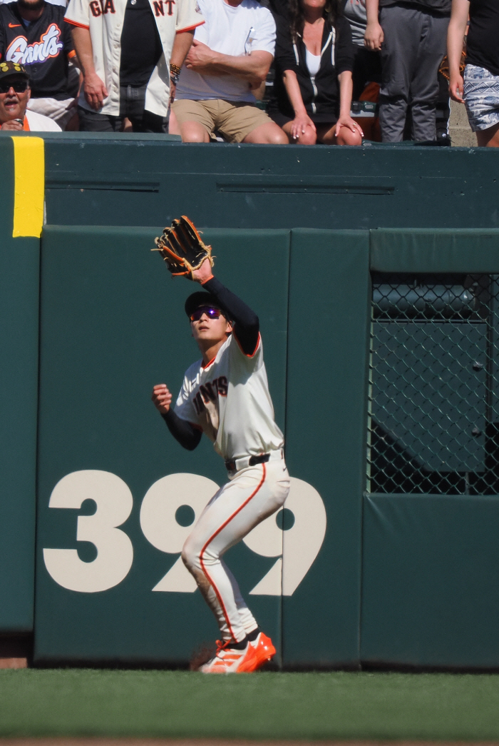 All-star selection → 5th place for hitting king and MVP, and if the media are scrambling to float Lee Jung-hoo, he is a national star