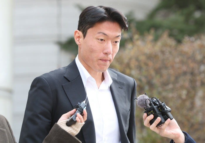 Illegal filming → suspended prison sentence Hwang Ui-jo's career is also sluggish due to the abyss, and he is likely to be demoted to the second division of the Turkiye after falling to the bench.