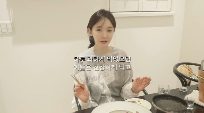 Kang Min-kyung's secret to maintaining her body shape of 167cm and 52kg even in meat eating shows 1 meal a day, and managing an empty stomach with aerobic exercise (Kang Ming-kyung)