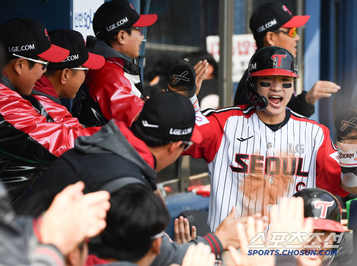 KIA with 3 wins and 13 losses, 6 wins and 10 losses, Kiwoom → 4 wins and 1 loss in their first meeting. The bad feeling has come to an end. LG, which is over the hump, will now meet Doosan and Samsung at home with seven wins and no losses 