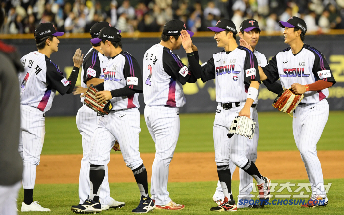 Manager's exit → Three-run → 5.2 billion FA's first save. I think I can turn it upside down. I trusted the defense and made him play fast