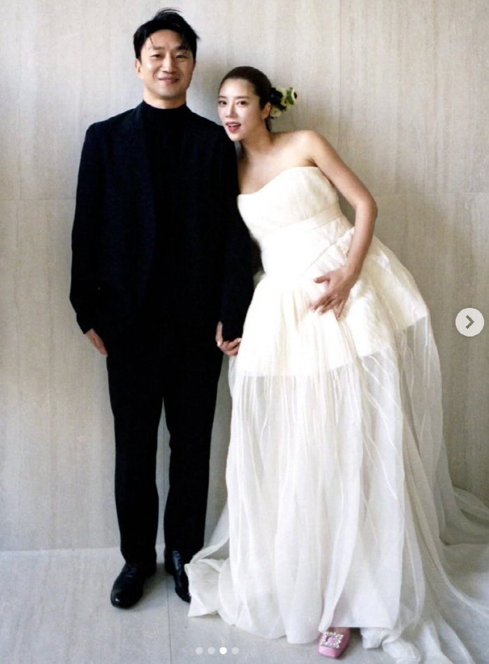  Son Dambi ♥ Lee Gyu-hyuk, today (11th) a baby girl..I became a parent after three years of marriage (Full Story)