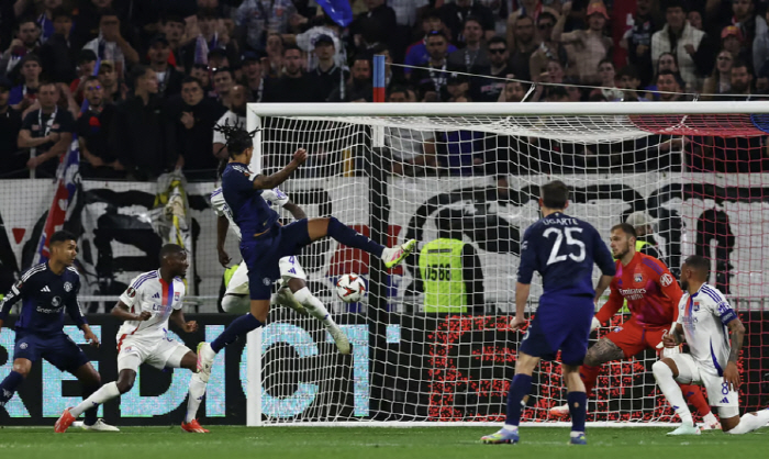 Onana Horror Show is released! 10→11→21→22 YoroZirkji scoring shot Manchester United have 22 draws against Lyon, possibly advancing to the semifinals of the Europa League