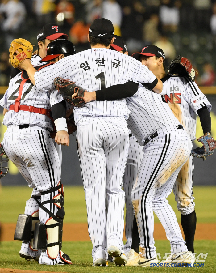 Right, Lim Chan-gyu was also the 1st rounder! 10 years of rolling at the bottom, it wasn't a waste of time → 2 shillings in total burst like this