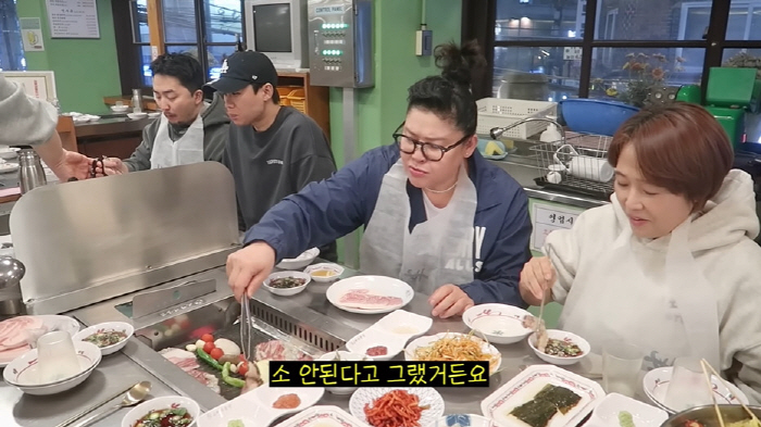 Lee Young-ja, Jeon Hyun-moo secretly at a dinner party bought by Jeon Hyun-moo, and I like pigs (Lee Young-ja TV) 