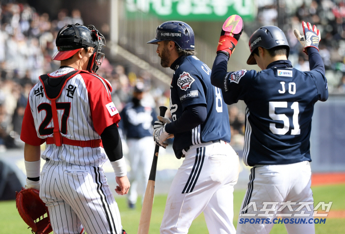 LG, Doosan, 07, let's play.. Oh Ji-hwan, Park Dong-won, and Austin were taken out from the 4th inning 