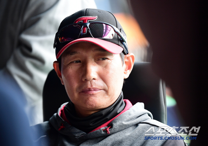Plus 12 wins, it's crazy, but in the end, he goes to his seat and director Yeom Kyung-yeop's cool-headed reality theory, why?