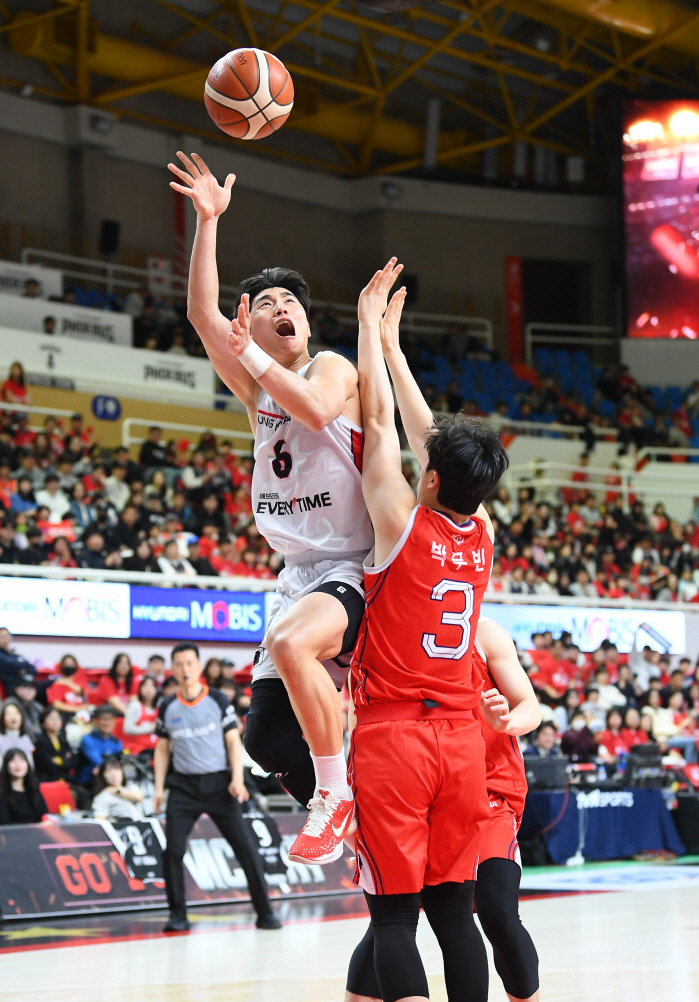 Veteran Dignity Ham Ji-hoon saved Hyundai Mobis on the verge of sinking...Hyundai Mobis won 8784 in the first round of the semi-finals