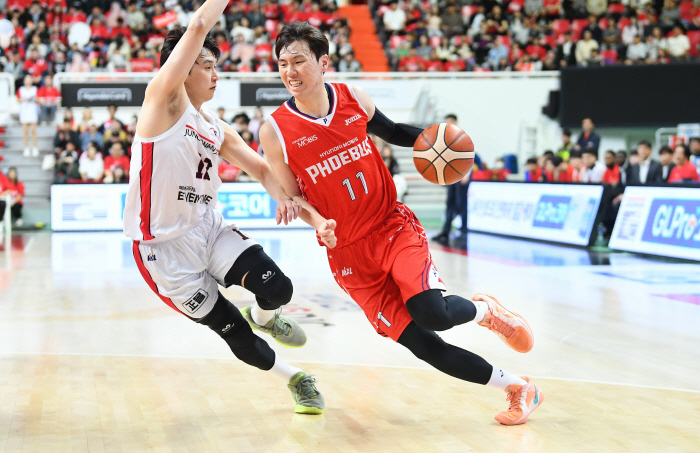 Veteran Dignity Ham Ji-hoon saved Hyundai Mobis on the verge of sinking...Hyundai Mobis won 8784 in the first round of the semi-finals