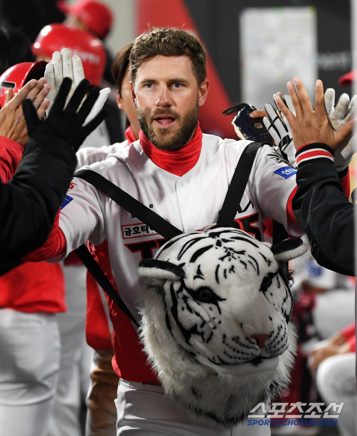 59-home run pace, the atmosphere of a collapse in the number one home run alone, and signs of a reversal in ML's 88-home run, but