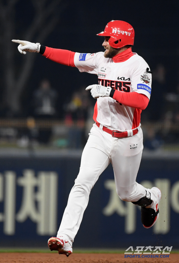 59-home run pace, the atmosphere of a collapse in the number one home run alone, and signs of a reversal in ML's 88-home run, but