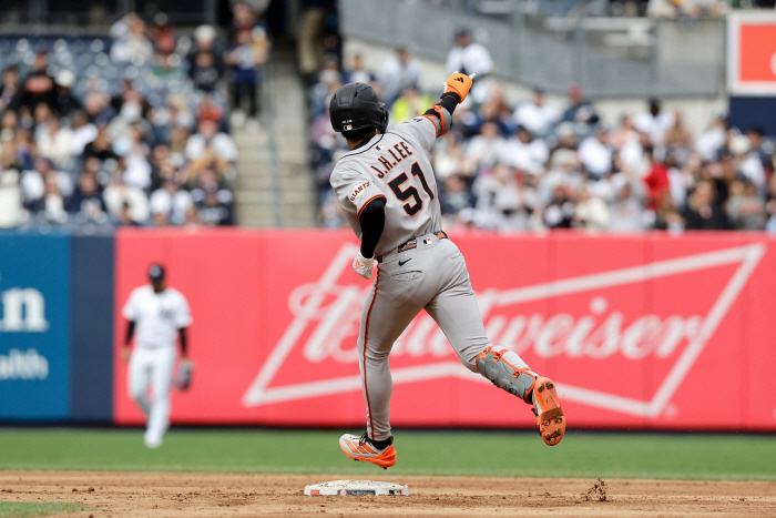 Shocking! Lee Jung-hoo, the first MLB record player in 125 years! The two homers against the Yankees were the first of the Giants hitters ever