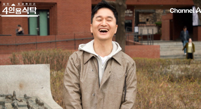 Jang Hyun-sung said, 'Practicing theater at night, selling nose hair clippers at stands during the day.'