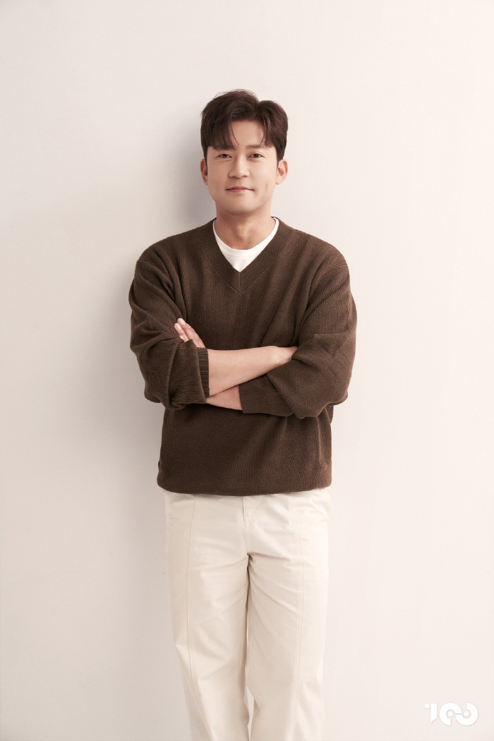 Kim Dae-ho, taking off the MBC frame...Resets as a real entertainer. Revealing your profile picture
