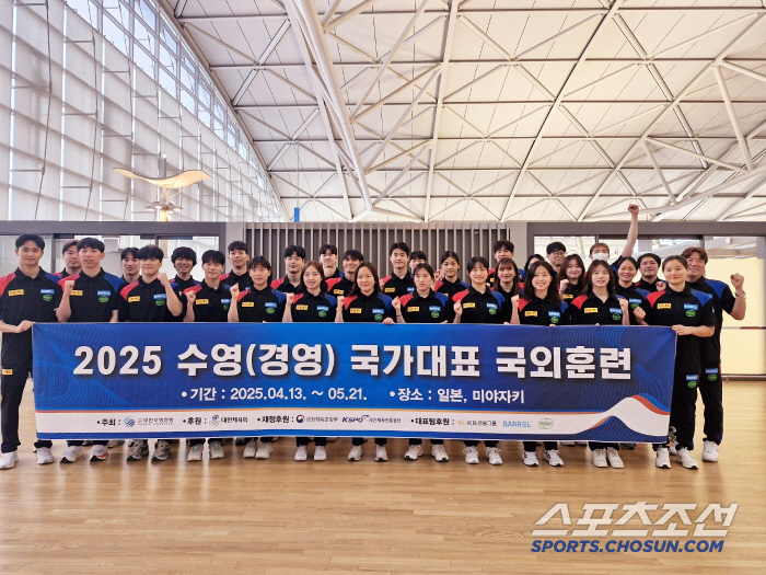 The management team, ahead of the World Championship for the Jincheon Swimming Pool's 3-meter-deep renovation, Miyazaki's 6-week off-season training 