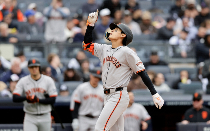 Did I work too hard on the 3rd consecutive Yankees game yesterday, HOT yesterday, COLD today? Lee Jung-hoo frustrated 3K in his first MLB debut away from Philadelphia
