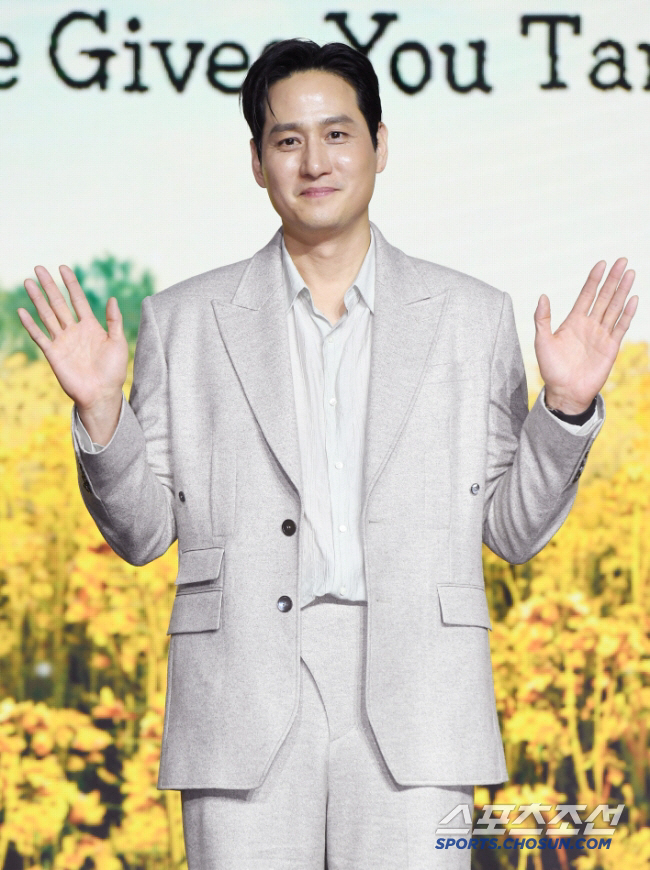 Park Hae-joon, how handsome are you that you look like a kid in Park Bo-gum's childhood. (Yuquiz)