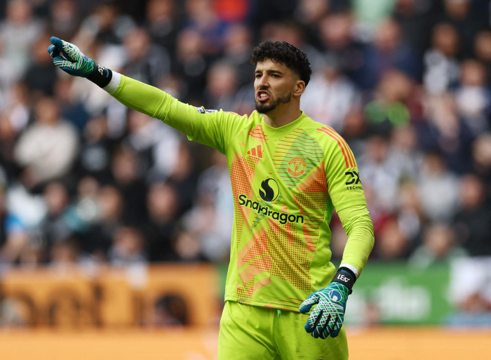 Shocking! Do I have to do that! Worst OUT of all time → relegation expert IN?? Fans sighed at Manchester United's GK recruitment plan