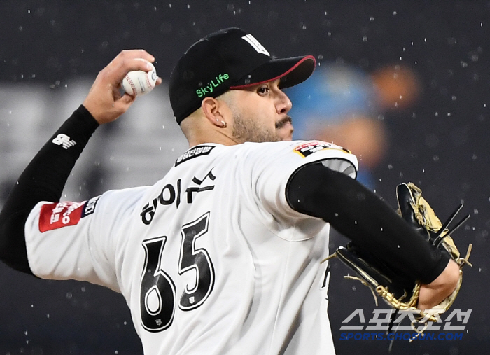 Wasn't it the strongest starting LG? KT is ranked No. 1 in ERA. LG has 11 wins. Is LGKT's starting rival? 