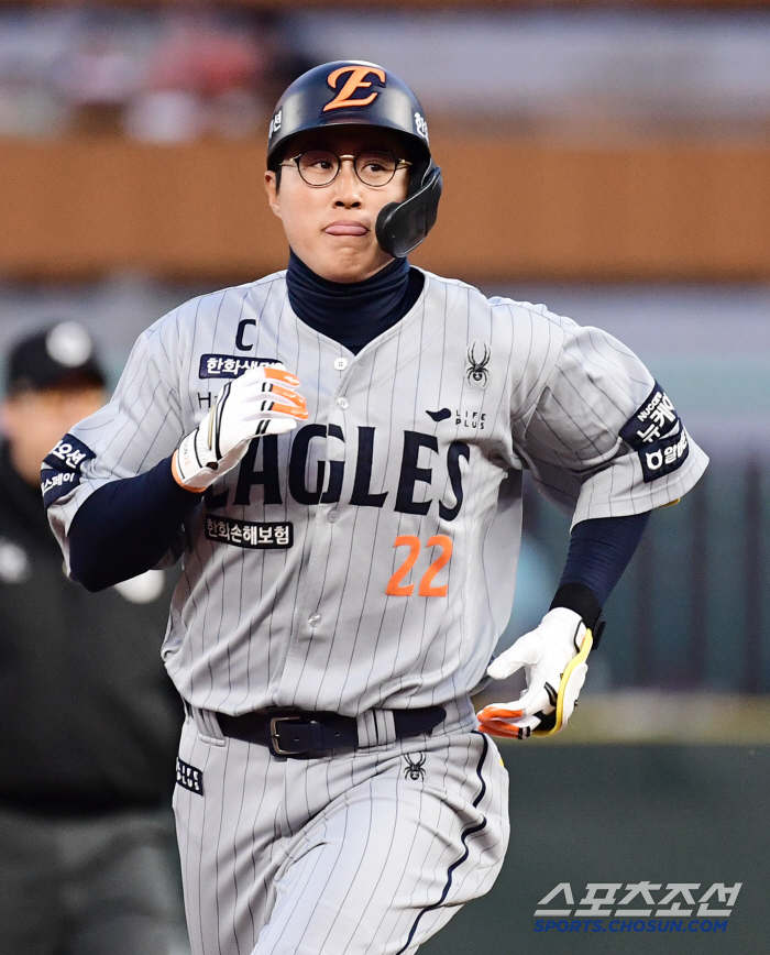 Captain, I finally passed it...Chae Eun-sung Explodes His First Home Run in 21G