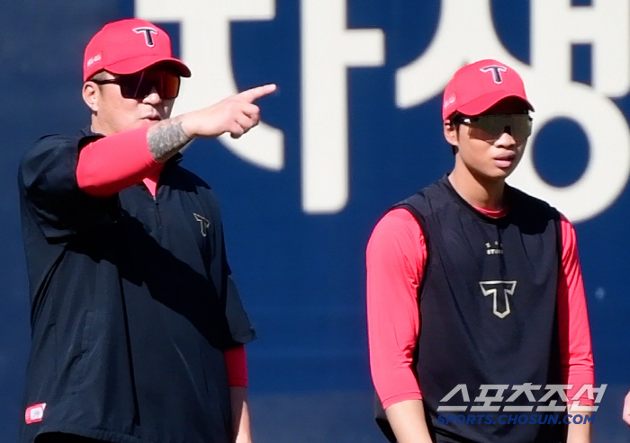 The five-tool rookie picked by the batting master, the coach directs the batting guidance 