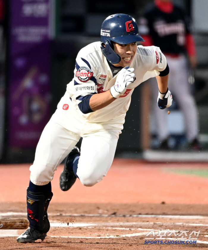 Hwangvorghini 3rd base → Home run in a row! The weakness of the opponent who played at first base for the first time since his debut...a hot spot 