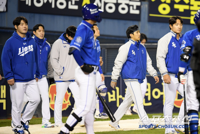 Is it 1 out of 8 in the first round? It's similar to the year when only LG won the title with a smile, the humiliation of Youngbong's defeat in 2, 3, and 4th place, the ranking table of chaos that changes after sleeping