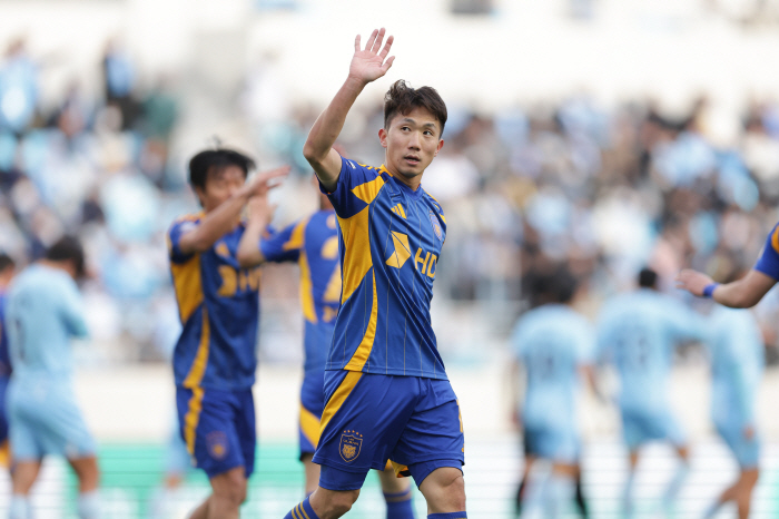 Lee Chung-yong Ulsan, who survived just in time, lost 1 game → 3 consecutive wins → 2 draws and 2 losses → 1 win...He's back on the stage. He's winning again