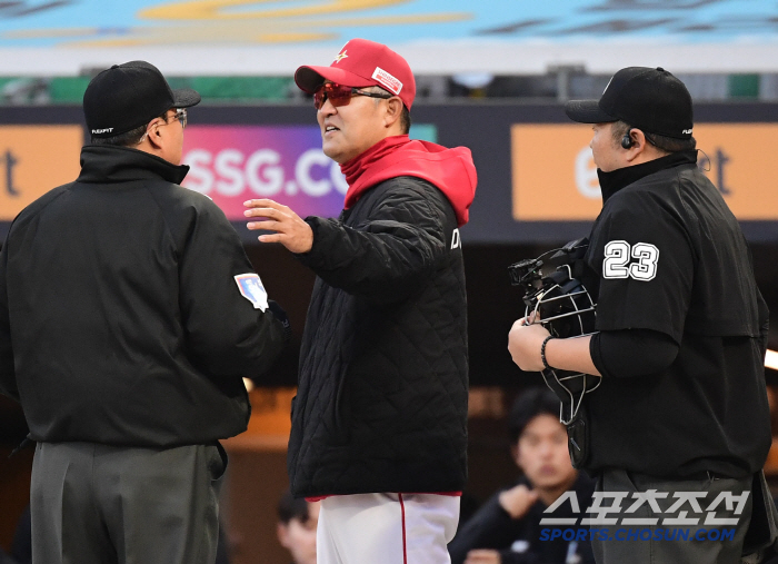 Two hits is a bit too much? Unfamiliar. The team hit last, and even the home run factory closed