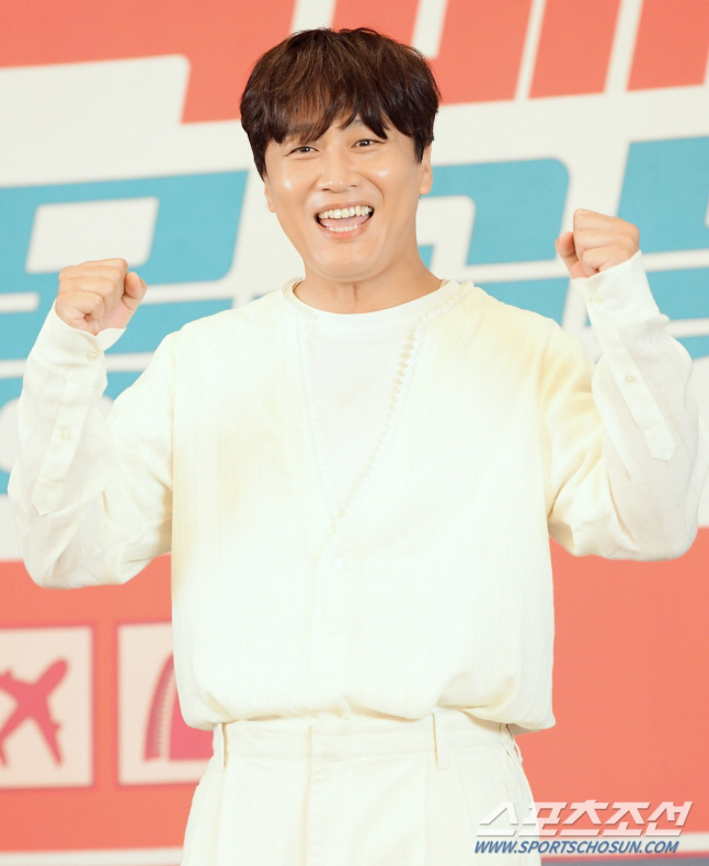 Cha Tae-hyun Debuts as CEO on tvN’s ‘Handsome Guys’