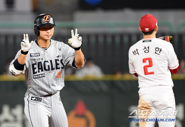 Hanwha, SSG sweeps three consecutive games...Win rate 0.273 → 50% surge in 13 days 