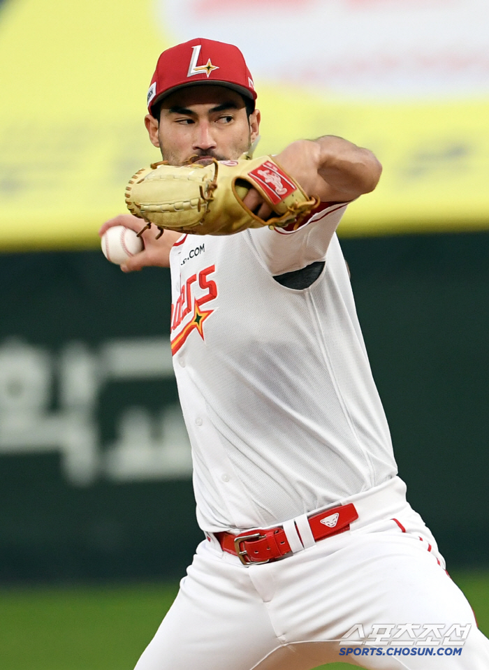 How was the coach's third-generation Korean debut, 155km fastball 8K → breaking ball task 