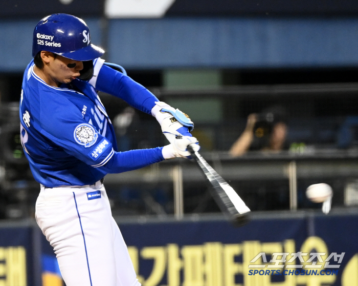 I gave you 200% Thanks to Ji-chan, the super rookie turned upside down on the 4th base → 10,000 won Jamsil bee, is it his debut match?