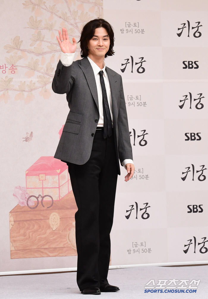 Kim Ji-hoon, a returnee, 'Pouring 20 years of acting life...'If only 5 years younger'