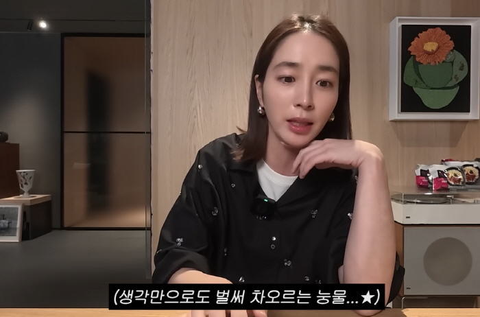 Lee Min Jeong's video. Turn down the volume I'm warning you..She was worried about her mother's parents