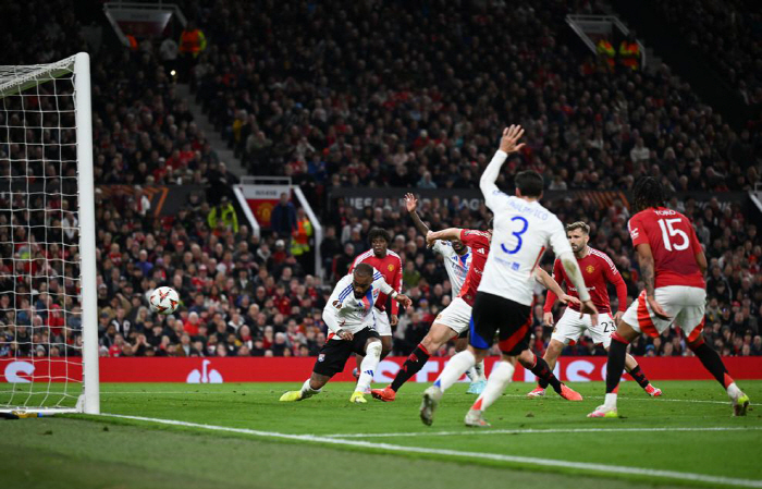 20 → 24 → 54 A miracle happened at Old TraffordManchester United's all-time crazy game, extended theatrical win over Lyon for 10 players to reach semi-finals