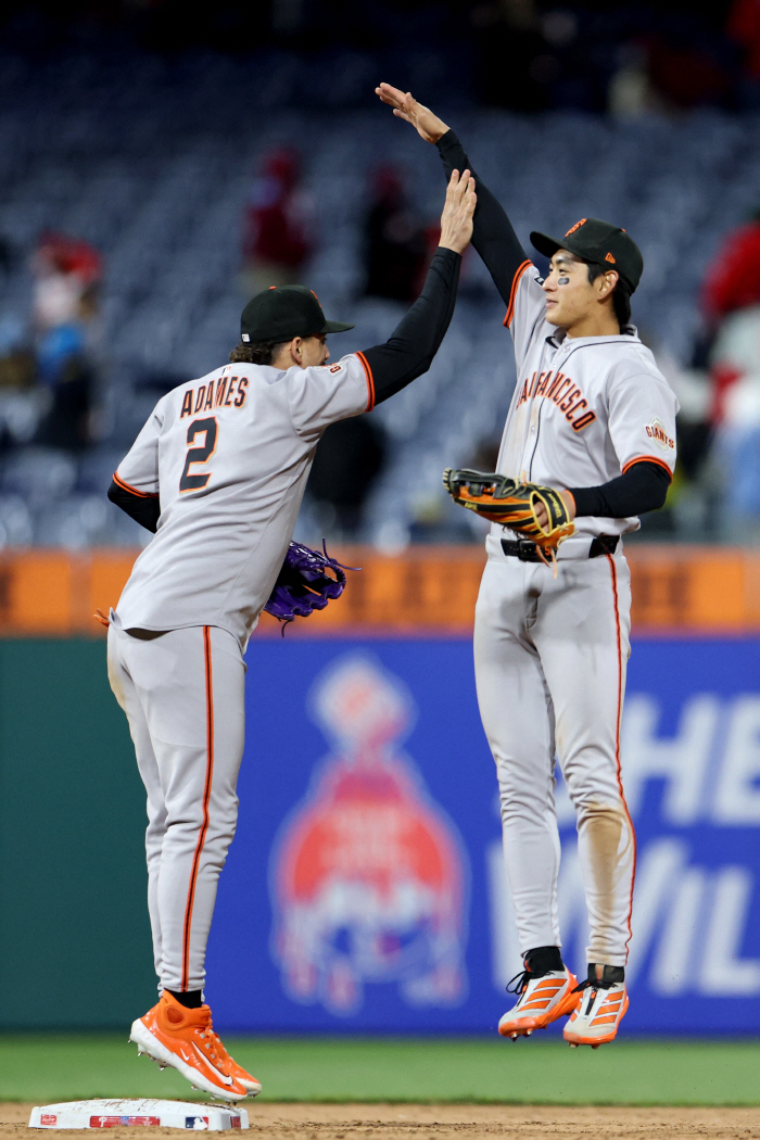Lee Jung-hoo Xuni, SF Baro Centipede National Stadium Star Footprint, 7 consecutive away games in the East, successfully concluded
