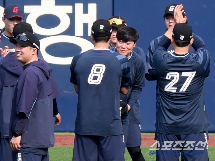 The side effects of Lotte's consecutive wins, there are endless players who are applauded. In addition, the 50% hitter is finally back. 