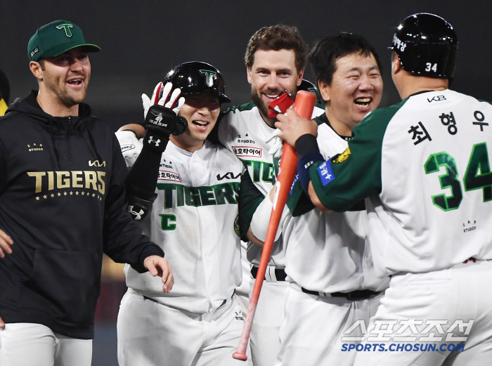 This is the power of the winning coach and the winning team, but the players understood it very well
