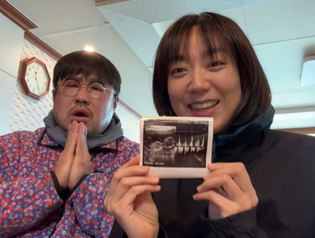 Kang Jae-jun ♥ Lee Eun-hyung, Hyunjo is 8 months old, and the double celebration exploded. 