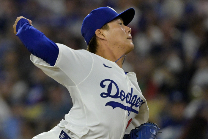 NL's best pitcher Roberts now gives this rave review, Yamamoto 463 billion dollars, and now competes with Haneskins Green for CYA