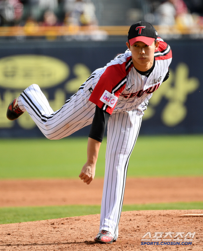 The first hold of a bold rookie who faced off with a fastball of 152 km in a crisis of 1.3 base by one point. LG in the first round plus a fastball must-win group. 